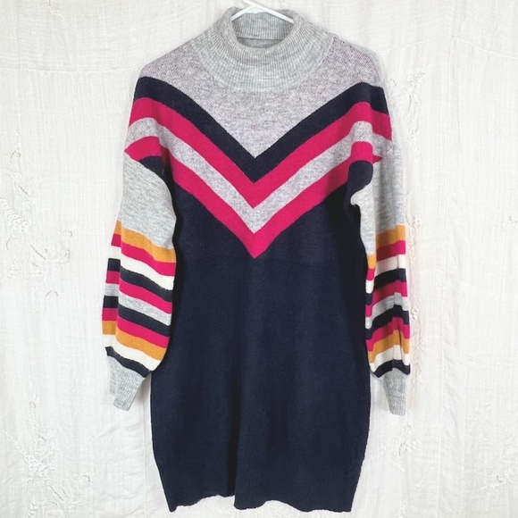 MINKPINK Sweaters - MINKPINK Acrylic Mock Turtleneck Tunic Sweater